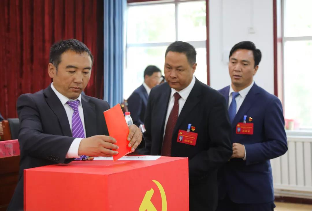 中国共产党囊谦县第十六届委员会第一次全体会议召开