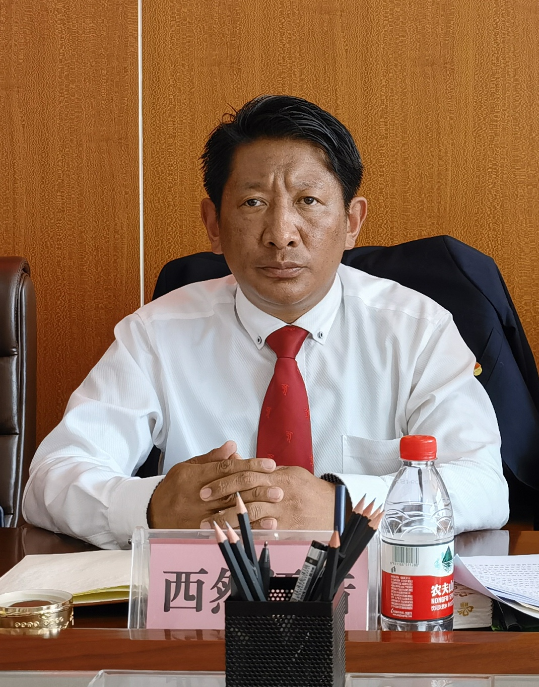 县政府召开党组会议 强调部署政府自身建设