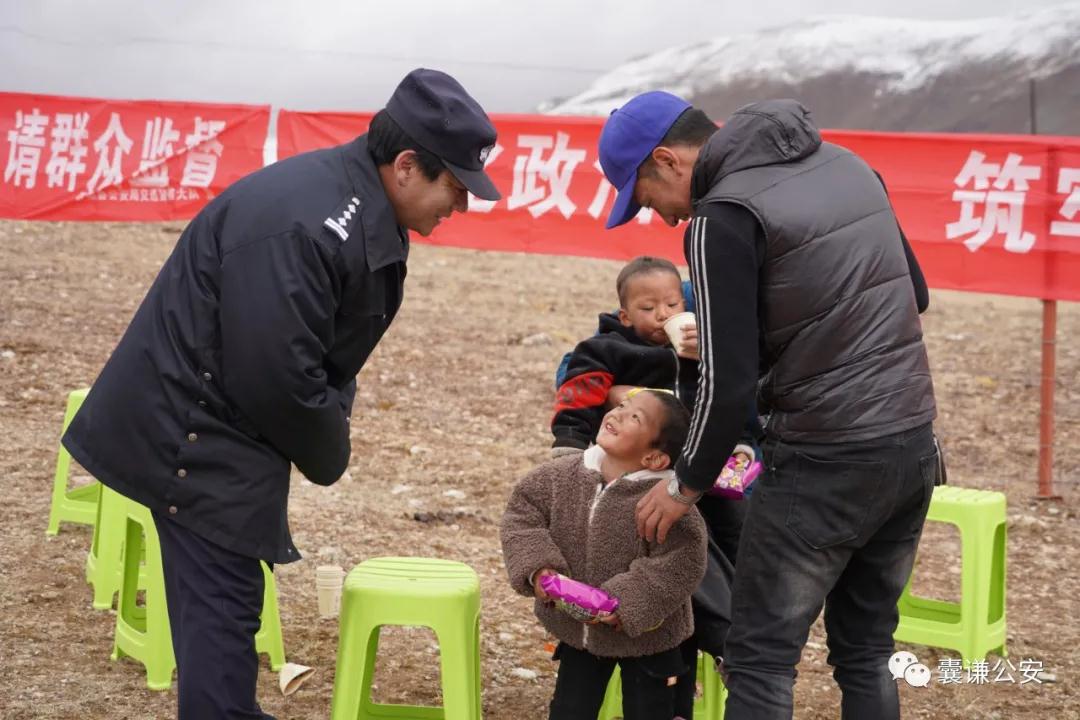 囊谦县公安聚焦“动、活、热、实”四字诀，助力党史学习教育升温加热