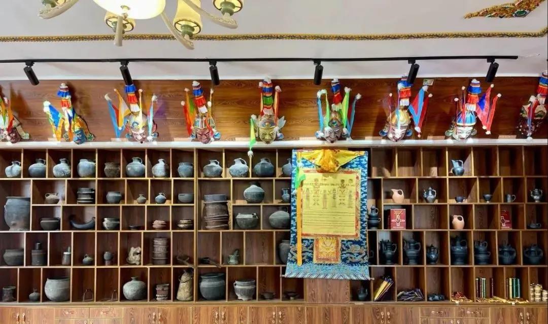 囊谦“金秋媒体采访行”走进囊谦县文联