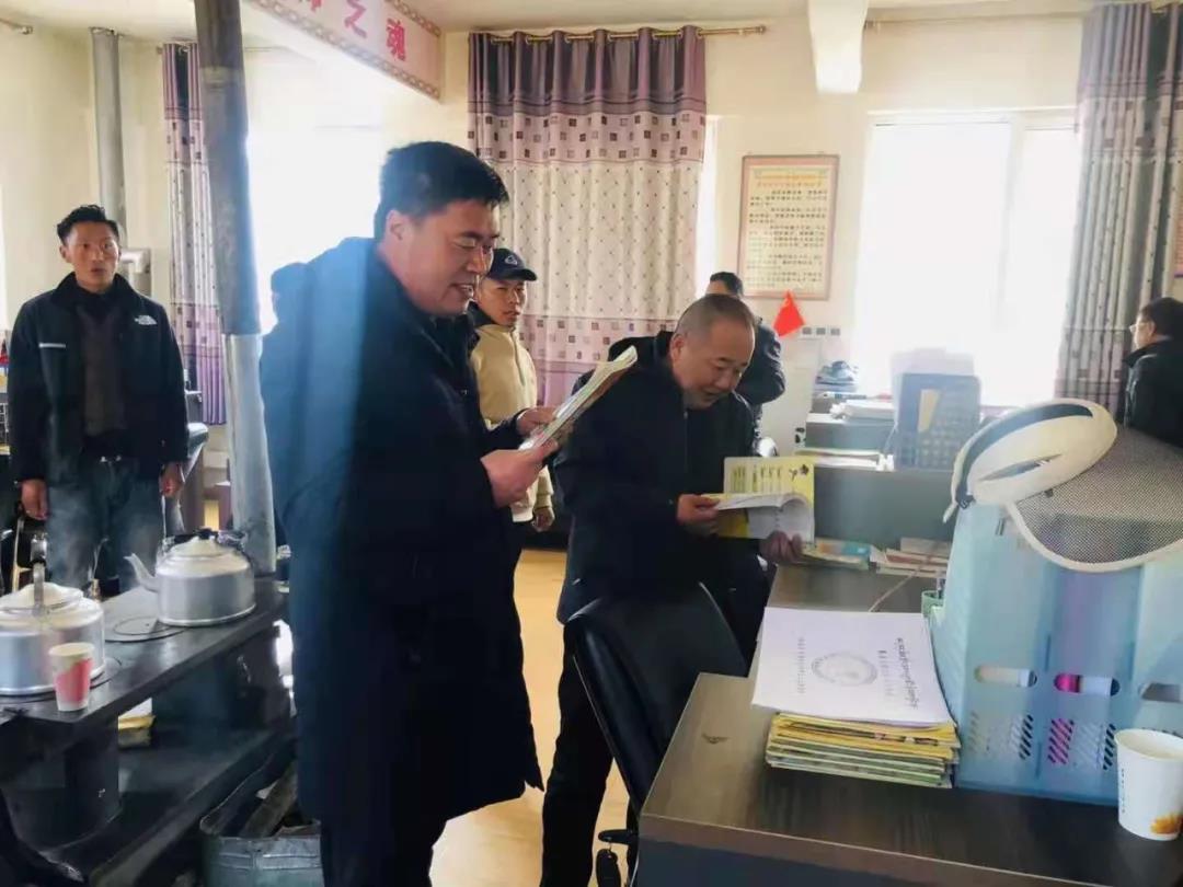 丁忠江一行到娘拉乡宣讲党的十九届六中全会和全国宗教工作会议精神
