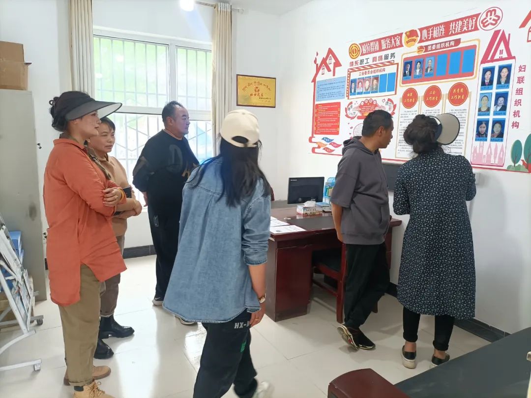 （娘拉乡）县委常委、县总工会主席措尕一行到娘拉乡调研群团建设工作