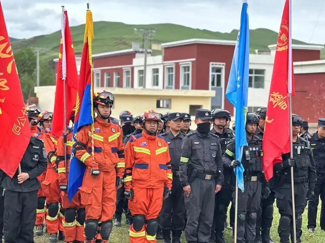 （毛庄乡）以“练”备“战”！囊谦县应急局联合毛庄乡政府开展突发性山体滑坡地质灾害应急避险救灾演练