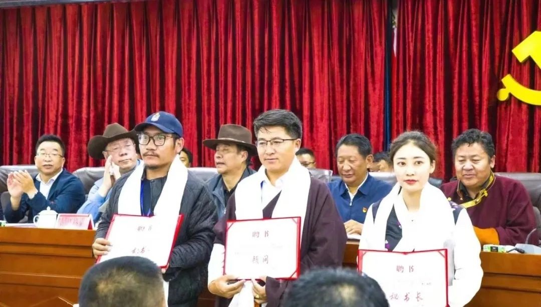 囊谦县文学艺术界联合会第二次代表大会召开