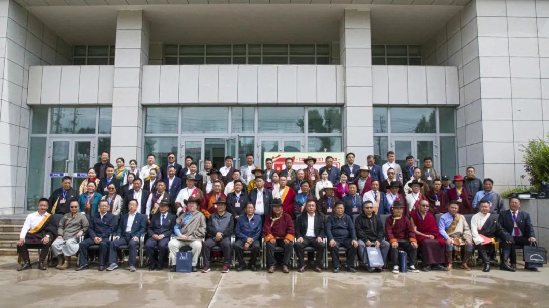 囊谦县文学艺术界联合会第二次代表大会召开