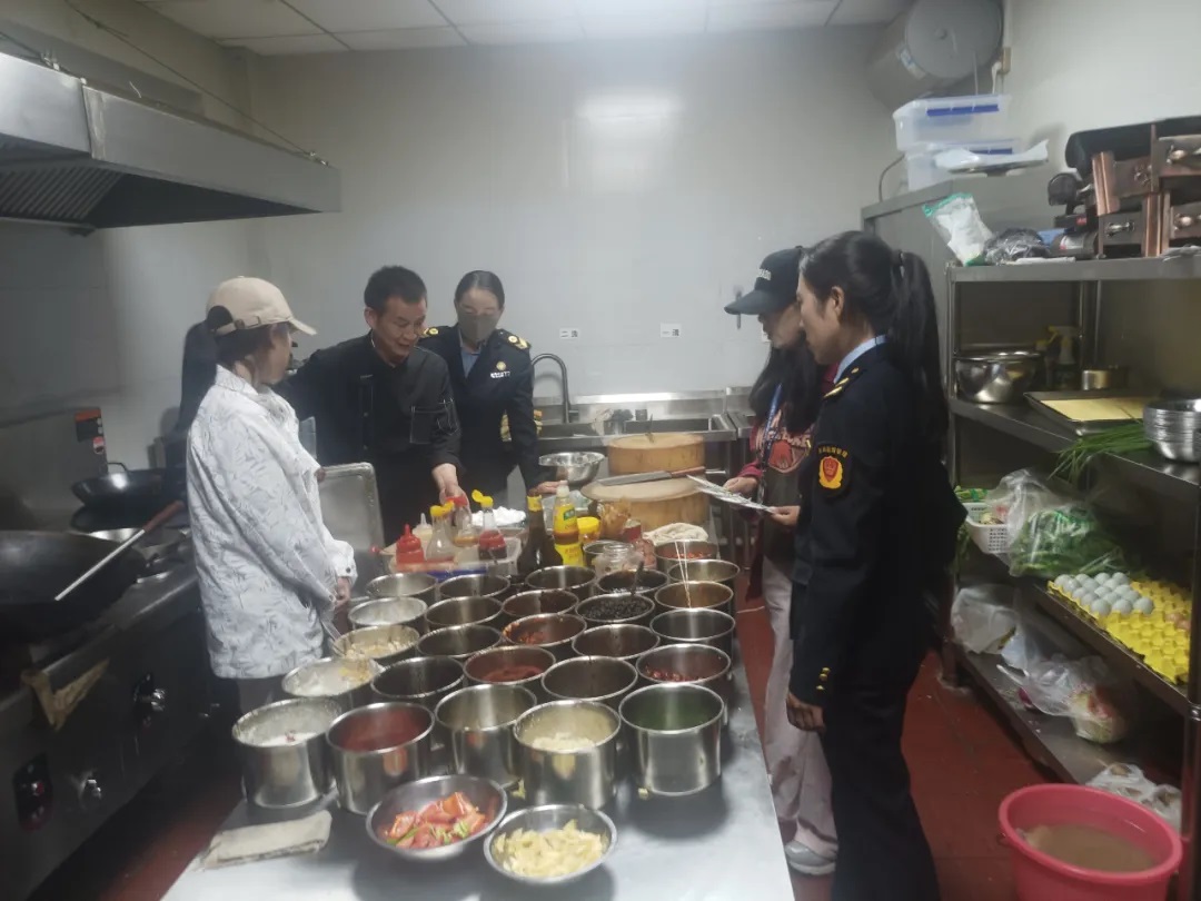 囊谦县总工会牵头开展“讲文明、讲卫生、除陋习、树新风”环境卫生整治“九进”活动取得实效