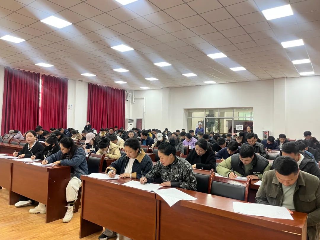 以考促学 以考敦行——囊谦县举行驻村干部和村支部书记政策业务知识测试