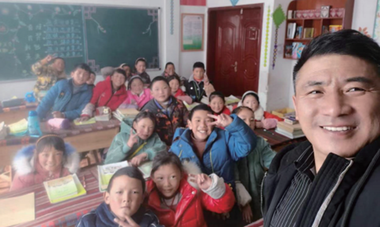 巴桑旦周：扎朵大地上的阿爸巴桑