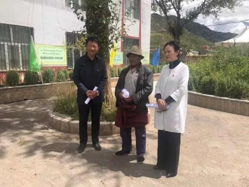 【第一书记】江海梅赴囊谦县毛庄乡调研脱贫攻坚、精神文明工作