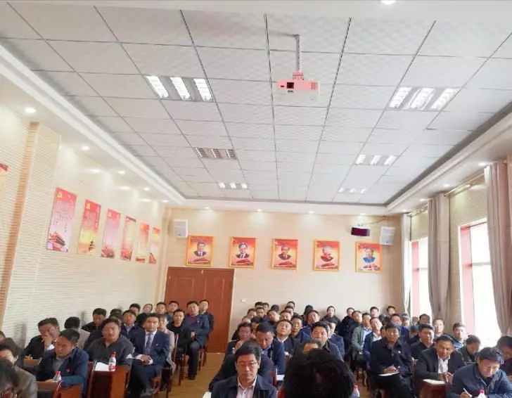 担当使命谋发展 牢记使命为人民——囊谦县委书记讲党课高点推进“不忘初心 牢记使命”主题教育